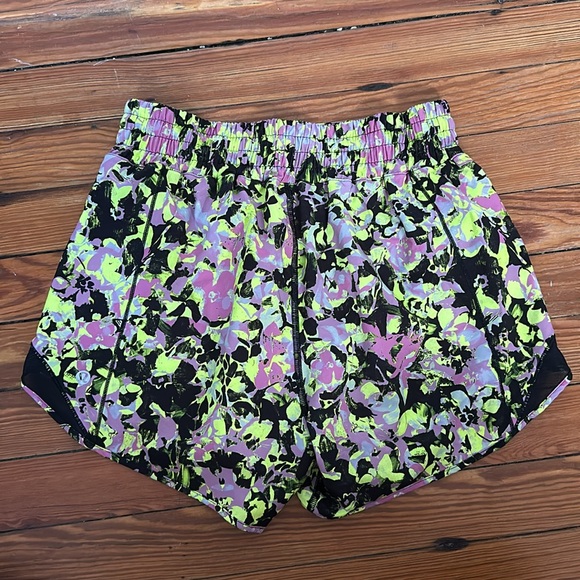 Hotty hot high rise lululemon shorts - Picture 2 of 3